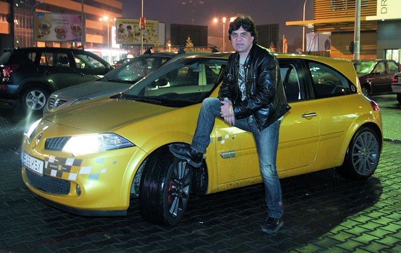 Boro, de la Iris, are bolid de raliu