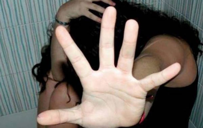 Tânără sechestrată și agresată într-un apartament din Hunedoara. Poliția a eliberat-o și l-a reținut pe răpitor