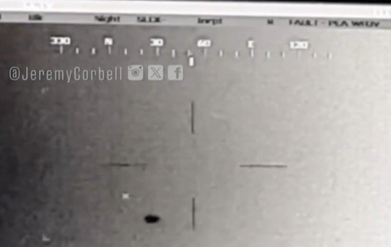 Distrugător american, urmărit de patru OZN-uri „Tic Tac”. Noi imagini făcute publice