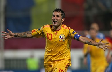 Adrian Mutu reacționează după ce a marcat primul gol împotriva Bosniei, în timpul meciului de fotbal de calificare pentru UEFA Euro 2012 din Grupa D, dintre România și Bosnia și Herțegovina, la București, România, 3 iunie 2011. Foto: EPA