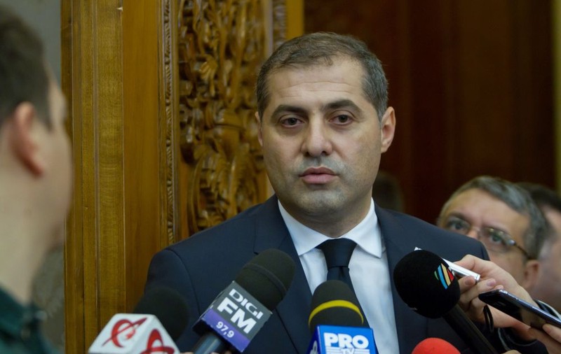 Ministrul demisionar, la CNN: Adoptarea unei legi fără a-i preveni pe membrii Guvernului, fără presă, la miezul nopţii, nu e corectă