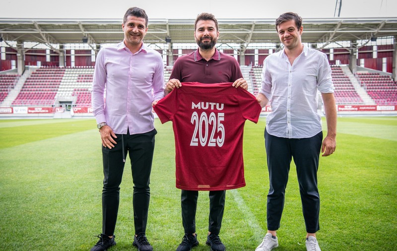 Adrian Mutu și-a prelungit contractul cu clubul Rapid. Până când este valabilă noua înțelegere