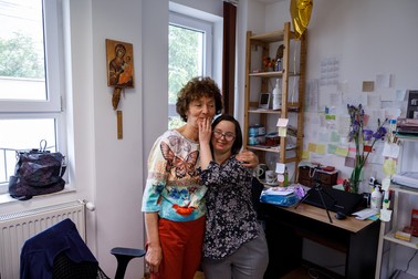 Mihaela Rotar, stânga, și Oana Rotar