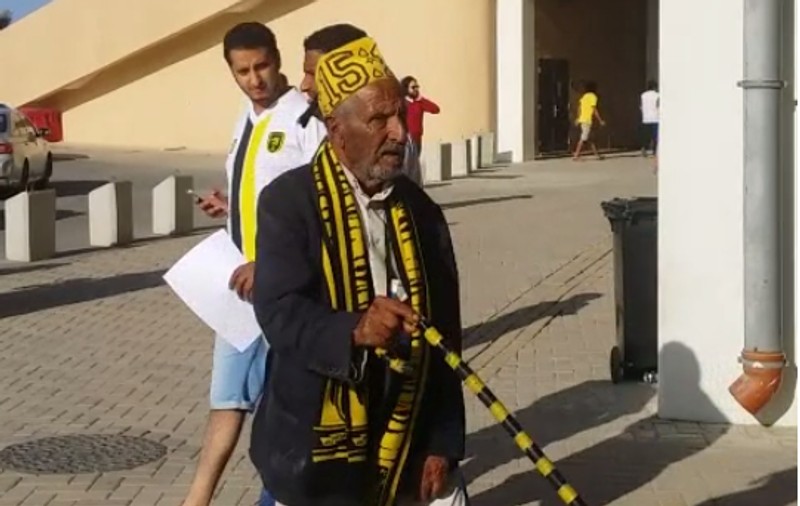 Un bătrân a venit în baston la stadion să-l încurajeze pe Piţurcă / VIDEO