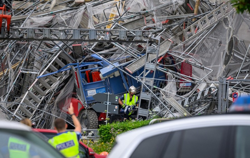 Cel puțin 2 morți și 12 răniți, dintre care 4 sunt în stare gravă, după ce un lift de marfă s-a prăbușit pe un șantier de lângă Lausanne