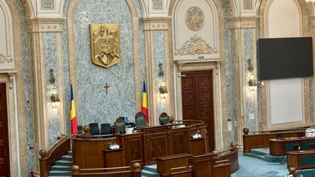 Aceasta este stema României ce cântărește 3,4 tone! Foto: Libertatea