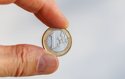 Ai acasă monede de 1 euro? Unele dintre ele pot valora până la 500 de euro, dacă au acest detaliu