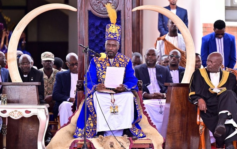 Fostul prezentator TV Edward Rukidi Kijanangoma a devenit regele Edward Rukidi Nyabongo | sursa foto: Profimedia Images