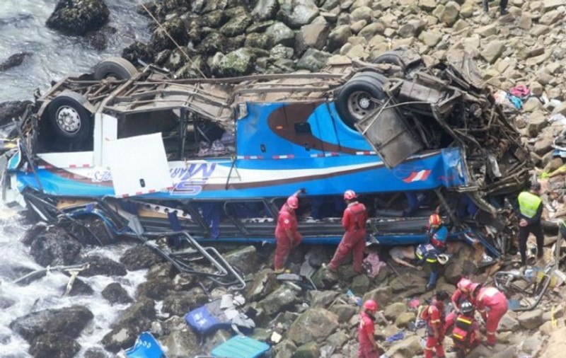 Accident de autocar în Peru, soldat cu aproape 50 de morți. Pasagerii cu căzut de la 100 de metri înălțime