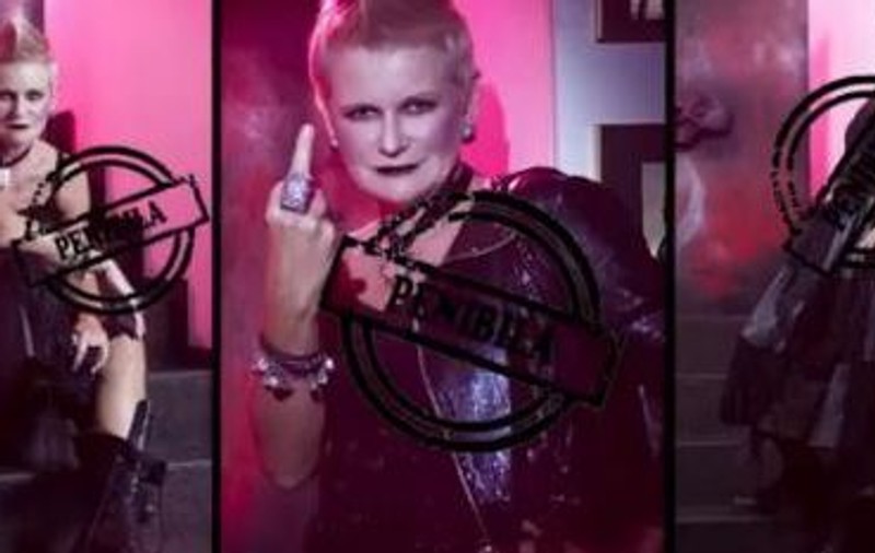 MORI de RÂS! MELODIA trupei TAXI, PARODIATĂ: ”Ești penibilă, pensionabilă...”  Protagonista: Monica Tatoiu | VIDEO