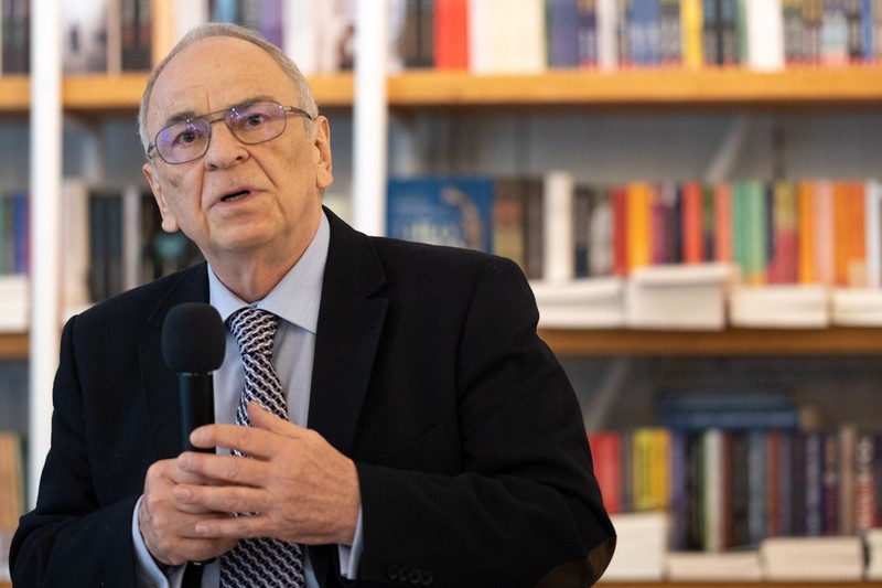 Istoricul elvetian Oliver Jens Schmitt isi lanseaza, alaturi de filozoful Gabriel Liiceanu, volumul "Biserica de stat, sau Biserica in stat? O istorie a Bisericii Ortodoxe Romane, 1918-2023" la libraria Humanitas Cismigiu din Bucuresti, joi, 11 mai 2023. RAUL STEF / MEDIAFAXFOTO