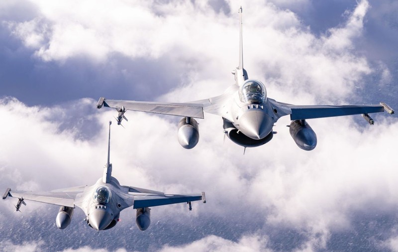 Piloții ucraineni vor fi antrenați în România pe avioane F-16. Decizia, adoptată în Consiliul Suprem de Apărare a Țării