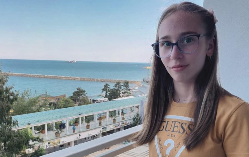 Eleva de 13 ani din Alămor, Sibiu, care se remarcă printr-o serie de realizări școlare deosebite: „Doar cu ajutorul lui Dumnezeu am ajuns până aici”