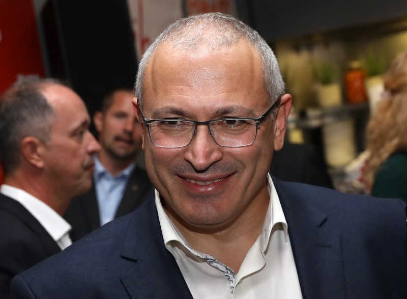 epa07830973 Exiled Russian businessman, Mikhail Khodorkovsky, attends the 'BILD100 summer party' event in Berlin, Germany, 09 September 2019. 100 of the most important decision-makers from politics and business as well as well-known personalities from sports, art and culture are expected at the event held by Germany's highest-circulation newspaper BILD. EPA-EFE/FELIPE TRUEBA