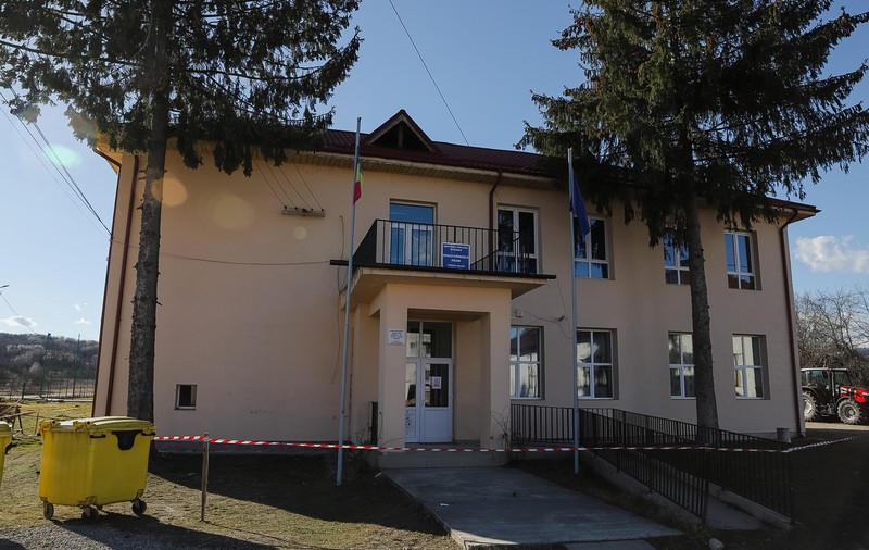 Cum explică firma care a renovat o școală din Gorj că imobilul trebuie demolat după cutremurele din Oltenia