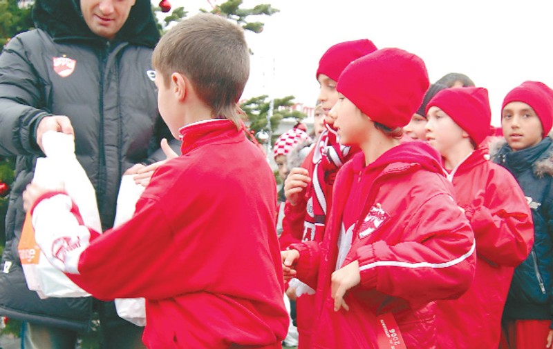 Moş Crăciun alb-roşu