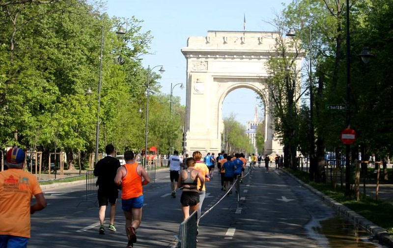 Crosul și Semimaratonul Internațional București au loc în acest weekend. Restricțiile de trafic anunțate de poliție