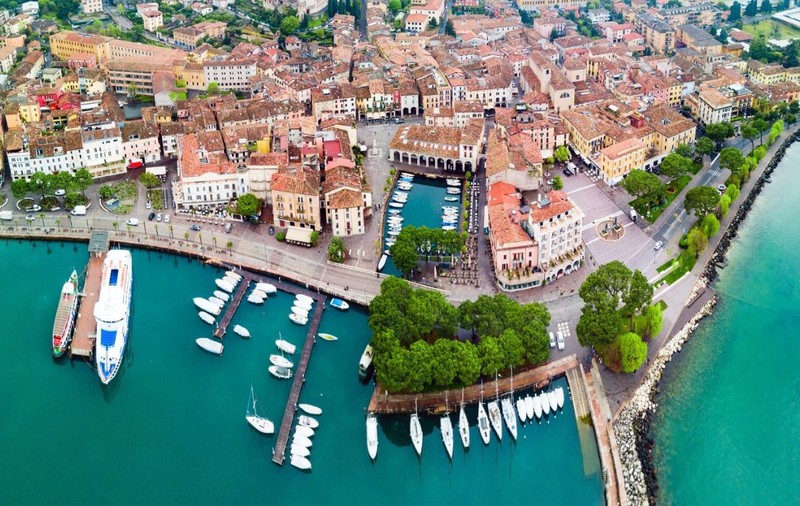 Brescia, orașul italian eclipsat de Milano, pe care majoritatea turiștilor îl ignoră. Ce ascunde bijuteria de lângă Lacul Garda