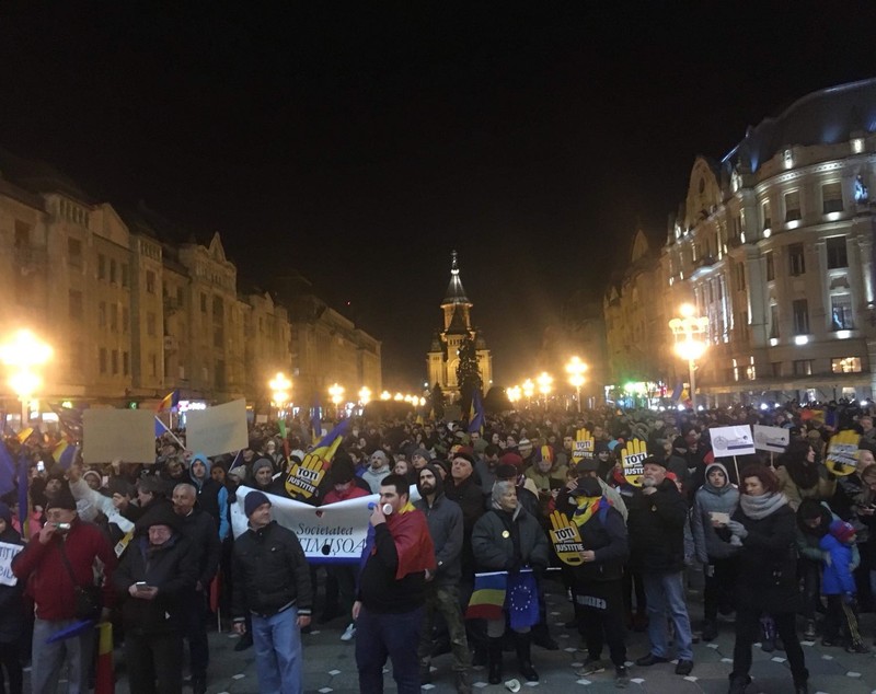 Proteste și în restul țării. Mii de oameni au ieșit în stradă să își strige nemulțumirile