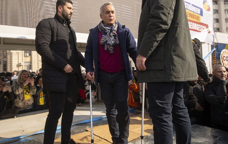 Călin Georgescu a pierdut definitiv la ÎCCJ. Nu a mers la instanță pentru că este în cârje