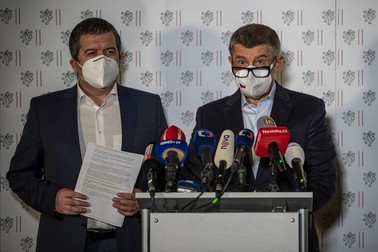 Ministrul de externe Jan Hamacek și premierul ceh Andrej Babis FOTO: EPA