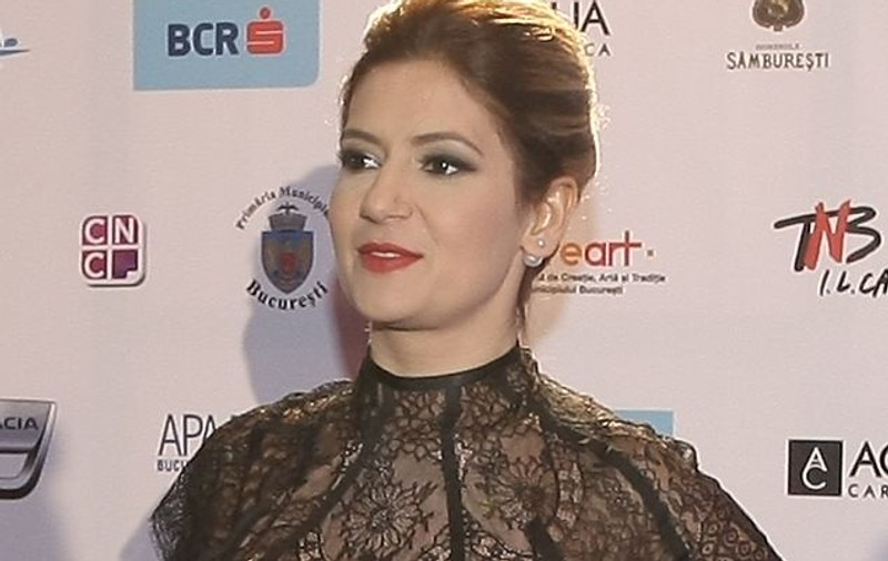 FOTO EXCLUSIV / Sexy cu burta la gură! Amalia Enache a ieșit în lume mai decoltată, mai decupată și mai dantelată ca niciodată
