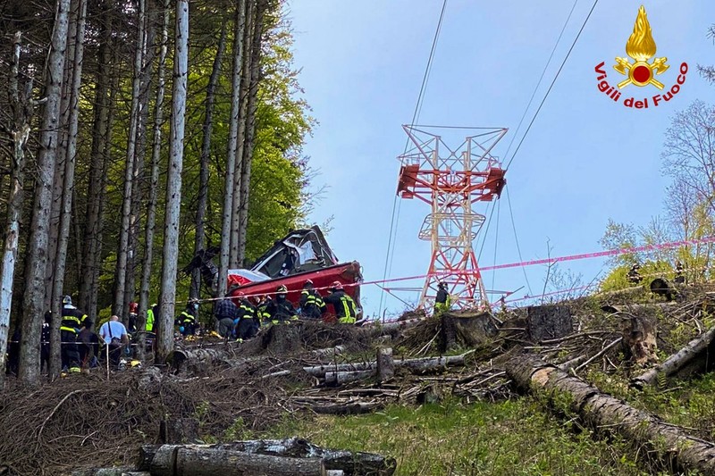 Zona în care telecabina s-a prăbușit este una greu accesibilă echipelor de salvare