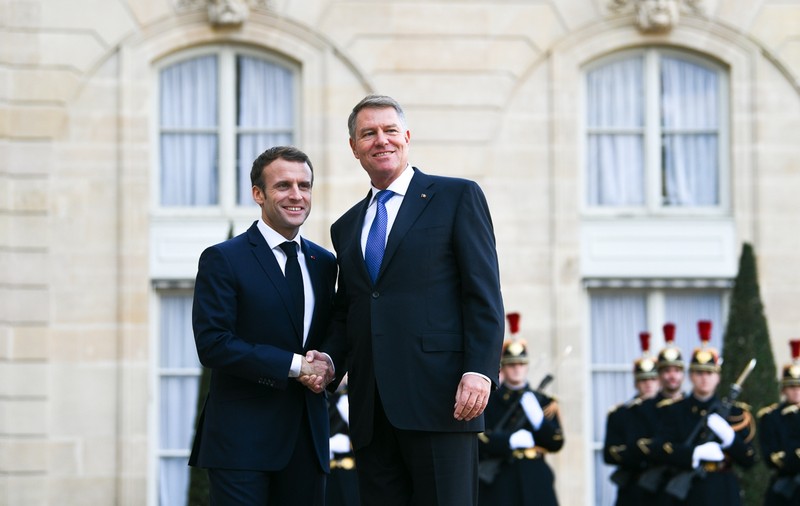 UPDATE | Klaus Iohannis, felicitat de Emmanuel Macron pentru că apără statul de drept (FOTO)