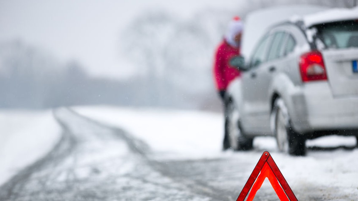 Accidente din cauza poleiului. Unde sunt zonele în care se circulă cu dificultate