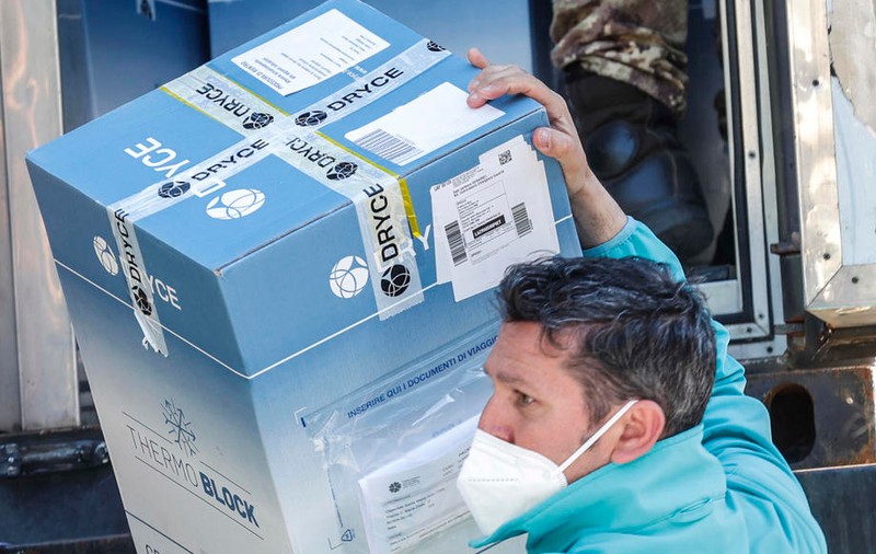 UE vrea să cumpere 1,8 miliarde de doze de vaccin pentru noile tulpini COVID. Cu cine negociază