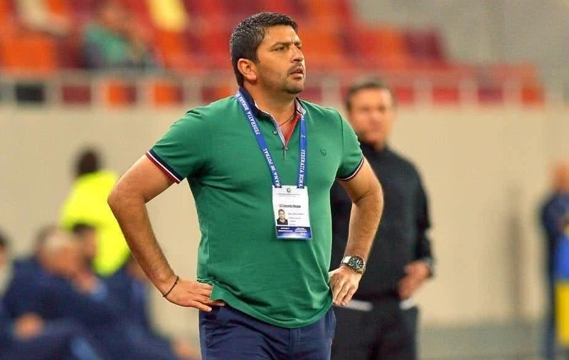 Update: Marius Baciu a fost eliberat! Prima reacție. Antrenorul echipei lui Dragnea Junior, reținut de trupele DIAS direct pe stadion﻿. Momentul când e băgat în dubă