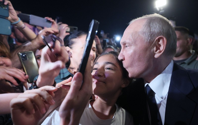 Kremlinul insistă că Putin are sprijinul „uimitor” al populației, după revolta Wagner. Imagini cu liderul rus înconjurat de mulțime