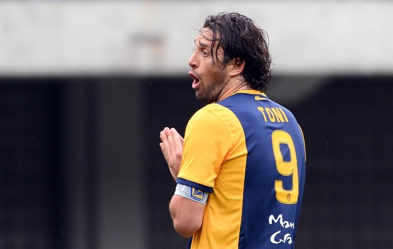 Luca Toni, atacat și jefuit în propria casă de trei indivizi înarmați. ”Ai mei sunt traumatizați, după o spaimă cumplită”