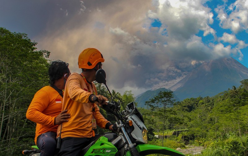 Vulcanul Merapi a erupt în Indonezia. Norul de cenușă ajunge până la șapte kilometri înălțime