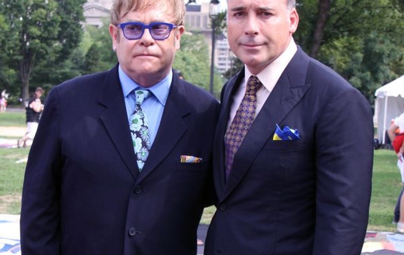 Cât VALOREAZĂ un COPIL pentru Elton John. Află cât a plătit ca să devină tată pentru a doua oară!