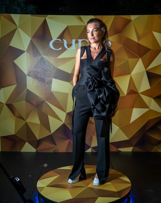 Intră în atmosfera ELLE New Media AWARDS 2022 și descoperă fotografiile surprinse în cadrul evenimentului