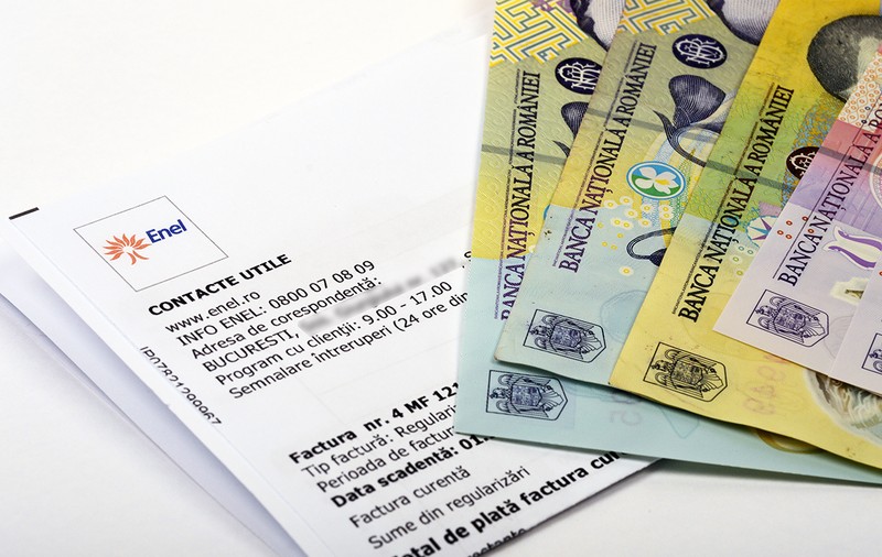 Furnizorii de energie au 15 zile să recalculeze facturile greșite și nu pot debranșa oamenii până în octombrie