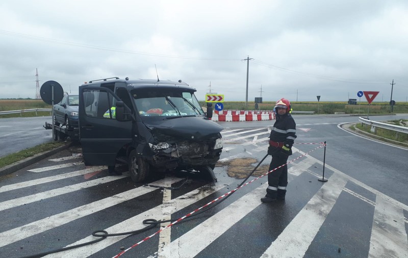 UPDATE: Accident cu 13 răniți în Teleorman. Patru dintre victime au fost duse la spital/ VIDEO
