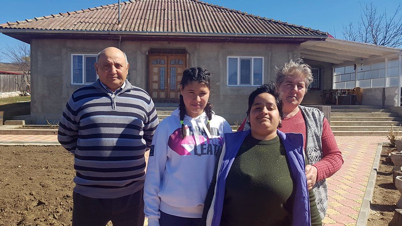 În afară de Claudia, Constantin și Mariana Faur mai au în plasament o adolescentă, pe Gabriela