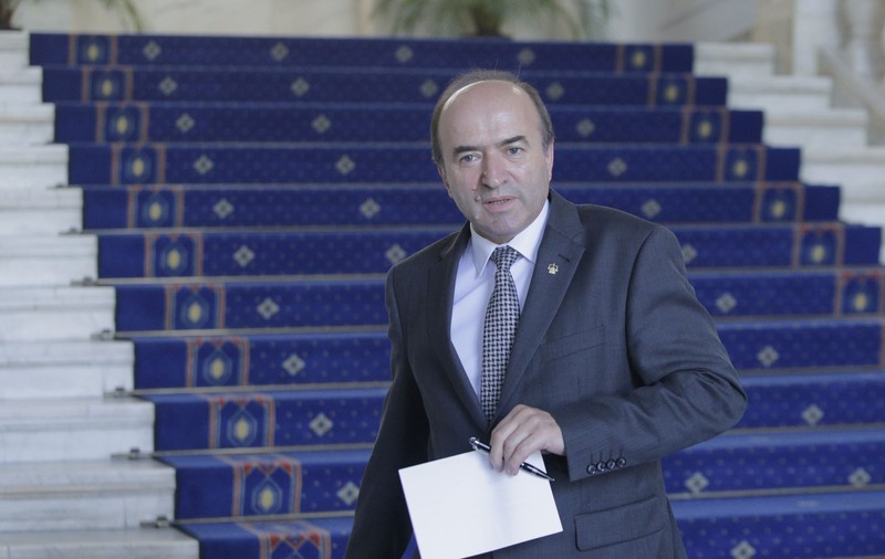Dăncilă îl cheamă pe ministrul Justiţiei la discuţii, miercuri, în urma scandalului legat de eliberarea înainte de termen a unor deţinuţi