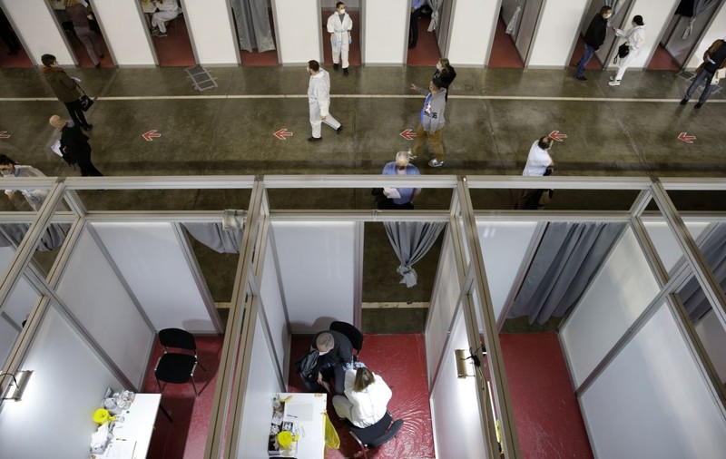 Serbia a organizat o campanie de imunizare mai rapidă decât cea din UE, cu toate vaccinurile, în frunte cu cel din China. Care sunt riscurile strategiei