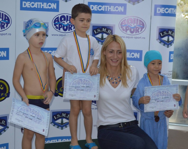 GALERIE FOTO / Camelia Potec, alături de viitorii campioni ai nataţiei româneşti