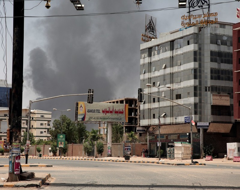 Lovitură de stat în desfășurare în Sudan. Ciocniri între armată și trupele paramilitare la Khartoum