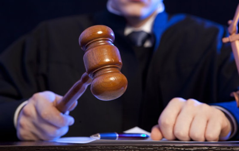 Legea care prevedea amânarea cu nouă luni a tuturor ratelor la bănci, declarată neconstituţională