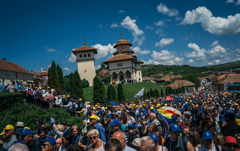 Vizita Papei Francisc la Blaj, în cifre: 60 de tiruri de echipament, 7.400 de scaune și 7 kilometri de garduri