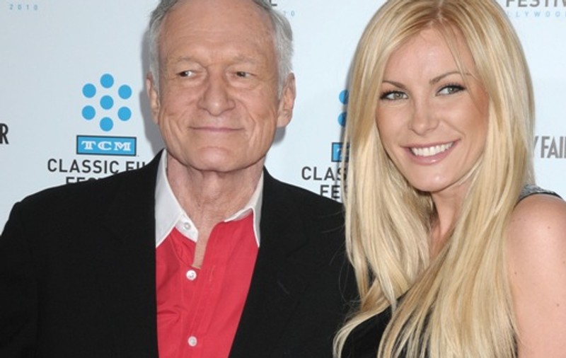 Hugh Hefner i-a lăsat fostei iubite, Crystal Harris, un inel de 90.000 de dolari şi un Bentley