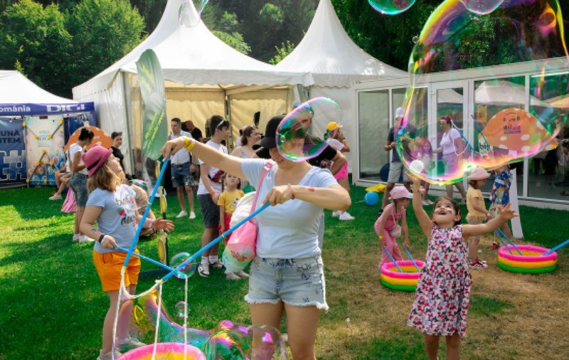 Începe cel mai mare festival dedicat familiilor, Big Little Festival