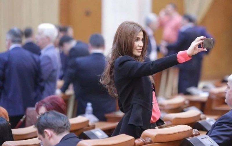 Andreea Cosma a depus la Parchetul General documente în legătură cu denunțul formulat de Sebastian Ghiță contra Codruţei Kovesi