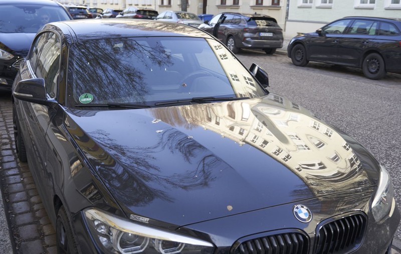 Un șofer se luptă să-și recupereze banii de la un dealer de mașini de lux, înregistrat la un adăpost de oameni ai străzii din Viena
