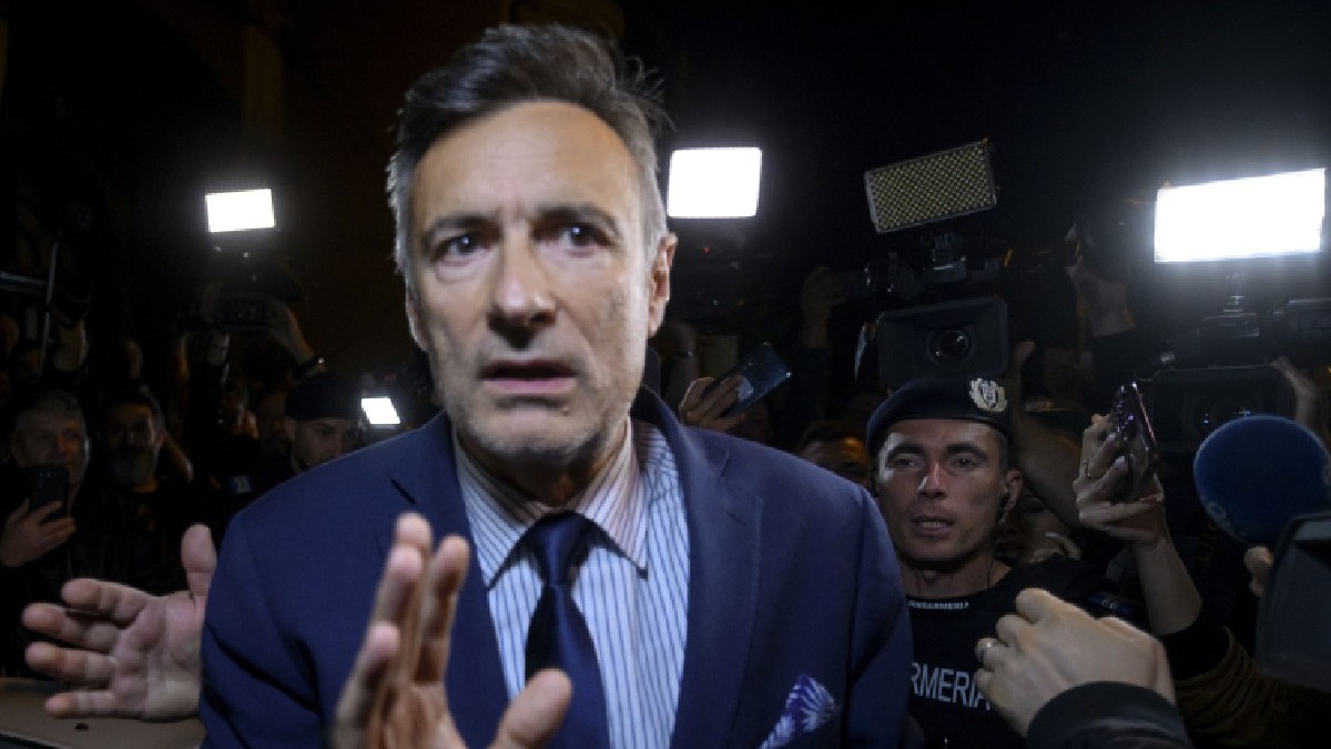Florian Coldea, fost prim adjunct al directorului SRI, pleaca de la sediul Directiei Nationale Anticoruptie (DNA), in Bucuresti vineri, 24 mai 2024.